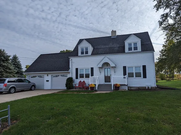 1743 N Mount Morris Rd, Mount Morris, IL 61054