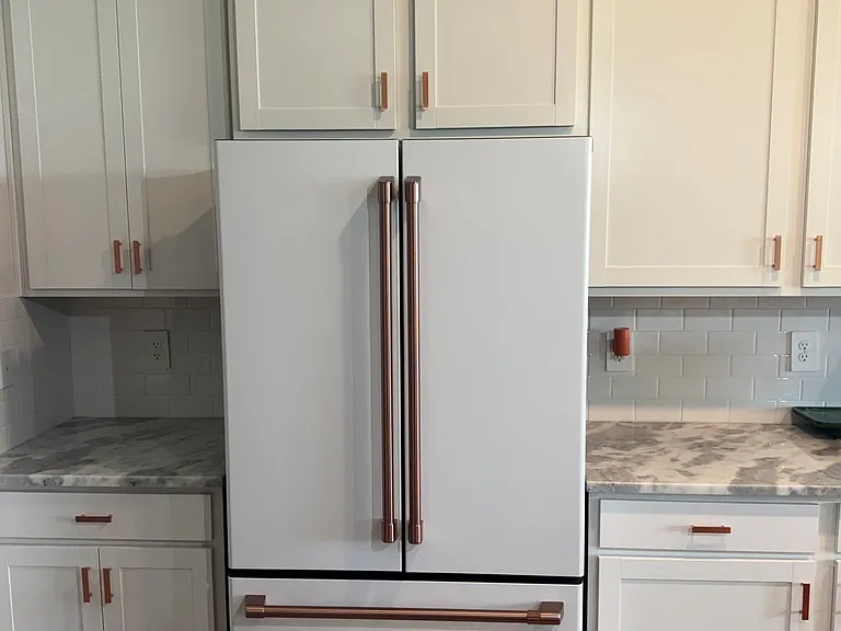Cafe refrigerator and freezer