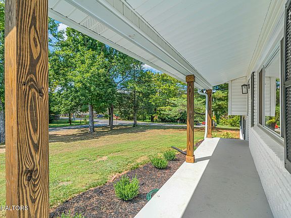4th image of 990 Ponder Rd