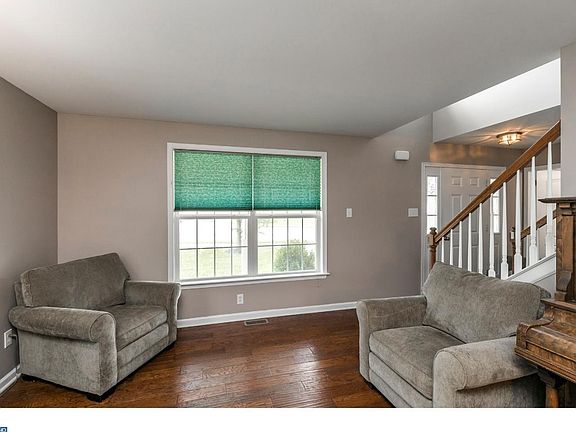 5th image of 801 Montgomery Ave