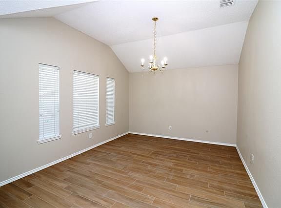 3rd image of 10901 Briaroaks Dr