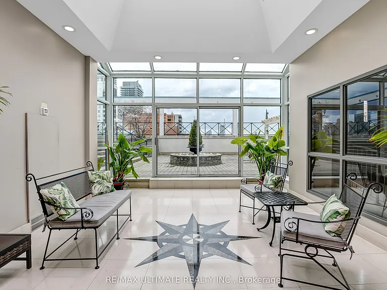 102 Bloor St W #605 — Photo 17