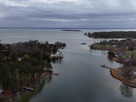 4th image of 20767 Abell Rd