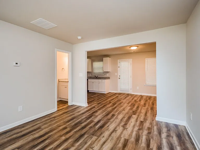 400 McGiboney Ln — Photo 6