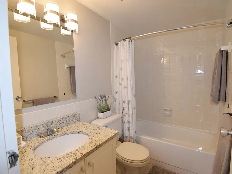 Kings Lynne Apts — Photo 5