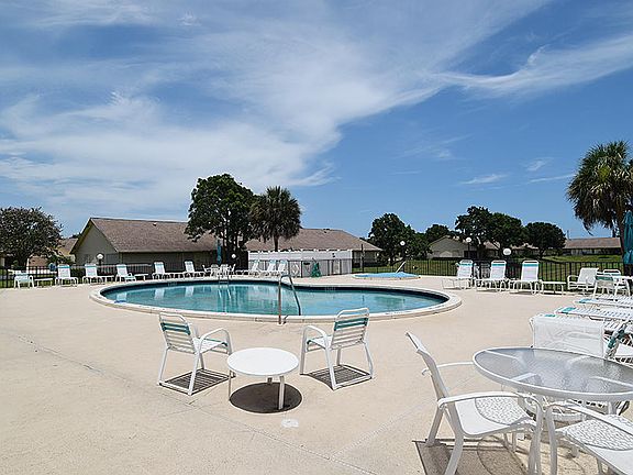 3rd image of 7620 SE Sugar Sand Cir