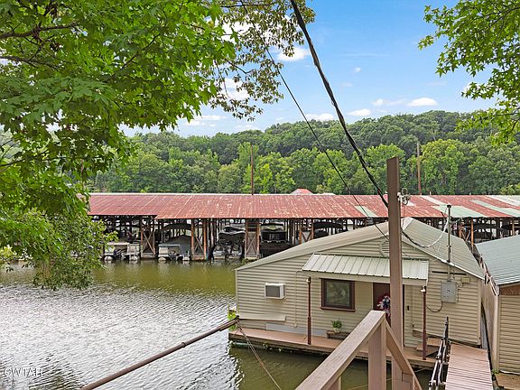 3rd image of 21 Dock Ln
