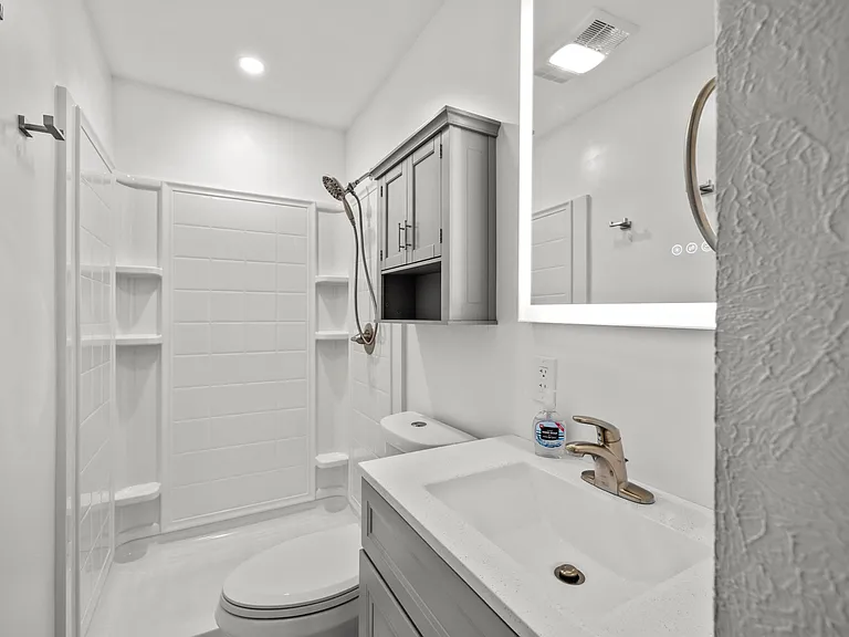 1085 King St — Photo 18