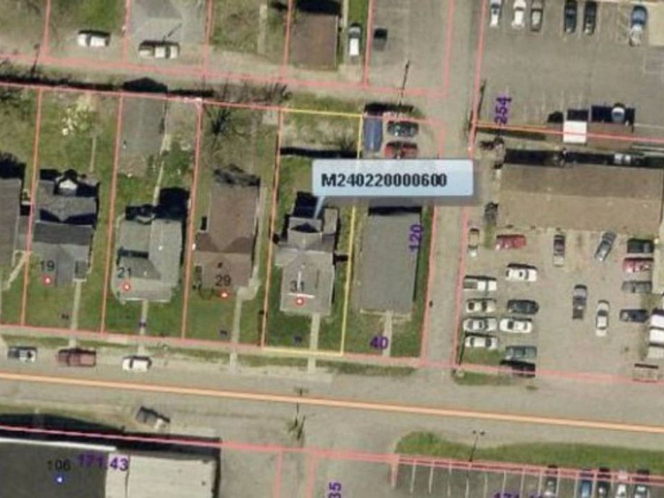1st image of 31 E 11th St
