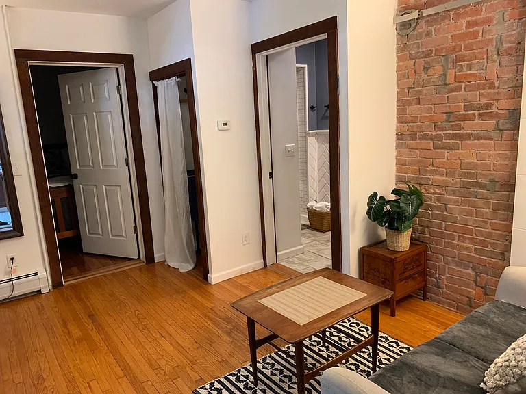 216 University Ave — Photo 22