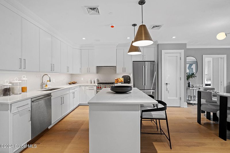 4th image of 19 Washington Street #664 G