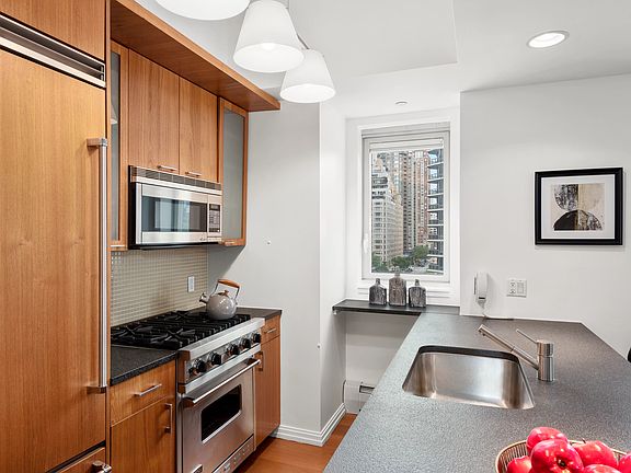 5th image of 205 E 59th St APT 8C