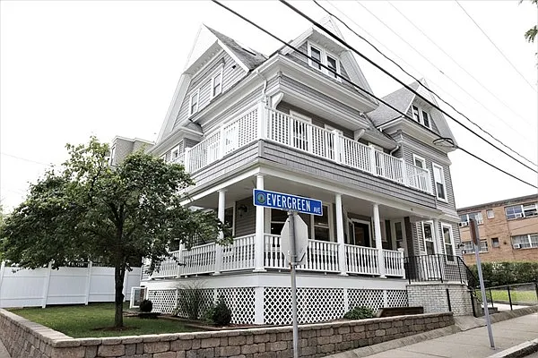 40 Evergreen Ave #1ONE — Photo 17