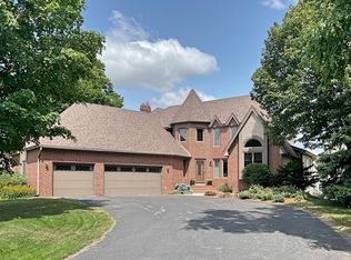 1558 Park Cir, Mendota Heights, MN 55118