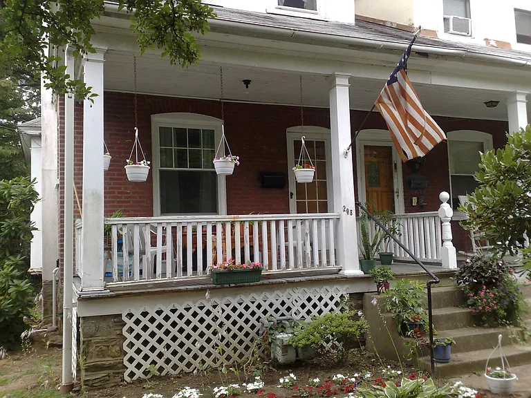 298 E Jefferson St #2 — Photo 2