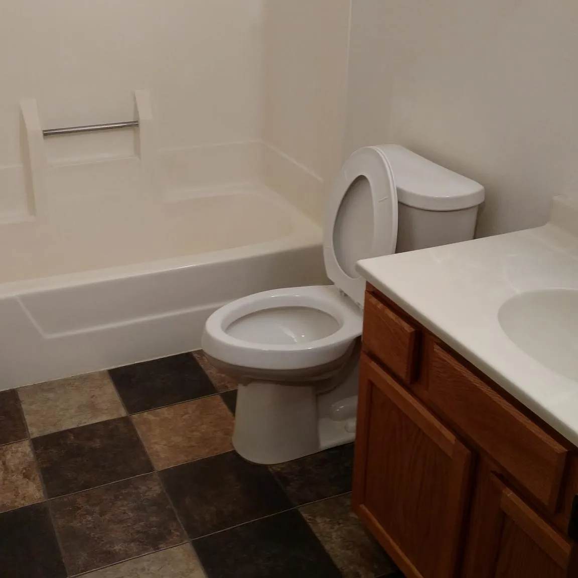405 Alexander St — Photo 3