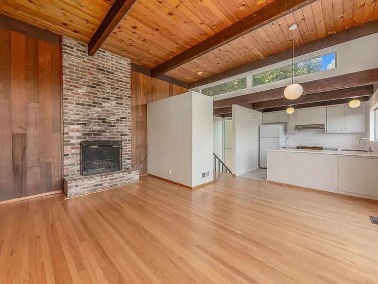 451 Ethel Ave — Photo 2