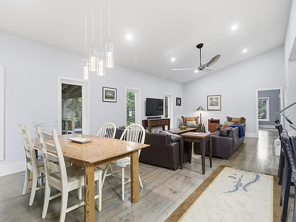 3rd image of 1584 Periwinkle Dr