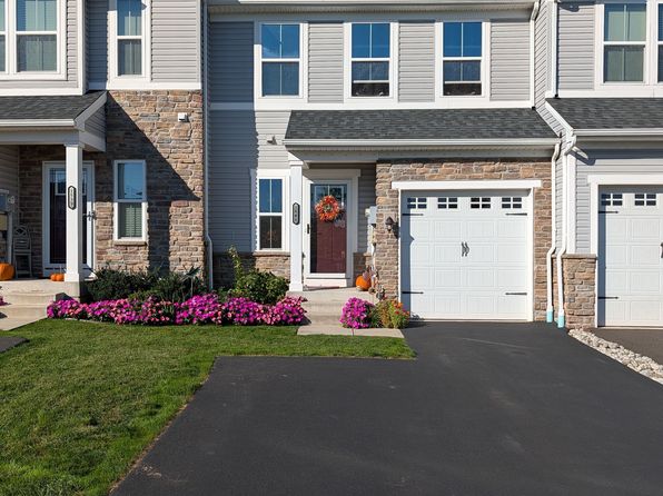 1541 Emily Ct