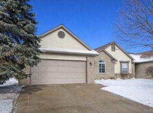 262 Winding Brk #99, Walled Lake, MI