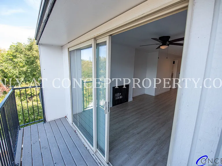 Avenue View Apartments — Photo 31