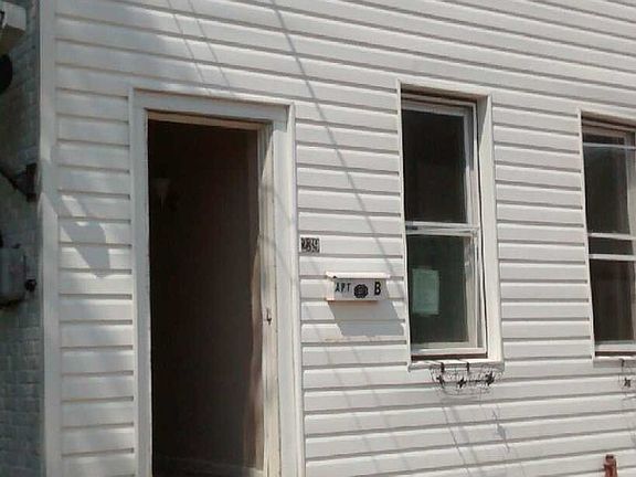 3rd image of 239 Lincoln St #2