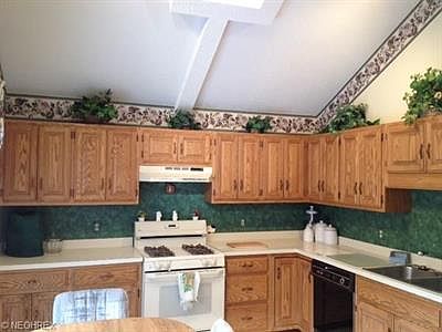 3rd image of 28 Pinewood Dr #H