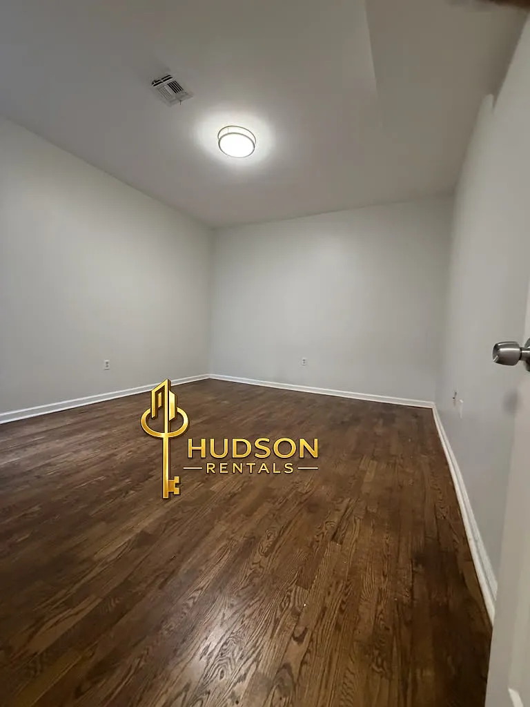 164 Bergen Ave — Photo 3