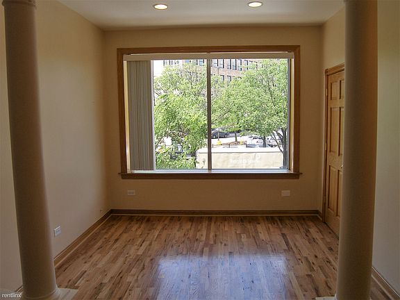 2F living rm W
