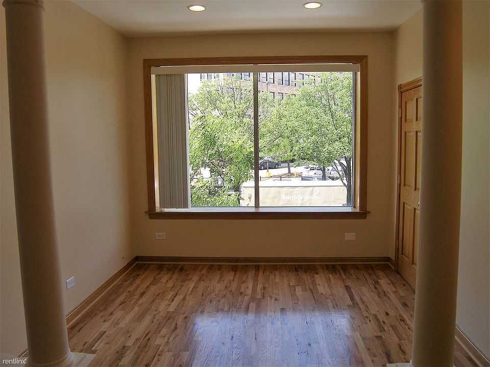 2F living rm W