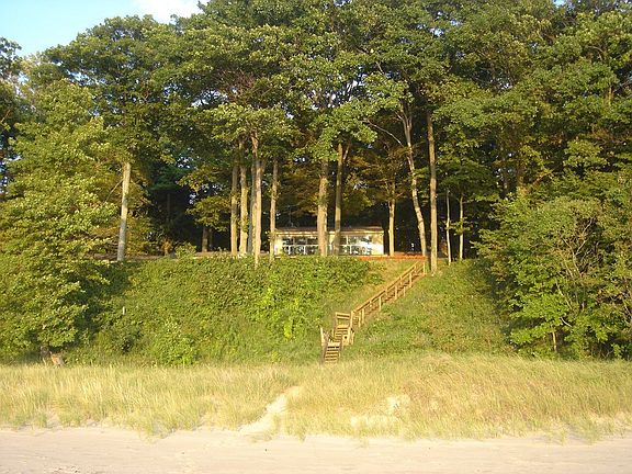 Only 47 steps to the beach
