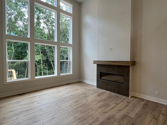 5th image of 1920 Fallasburg Park Dr NE #13