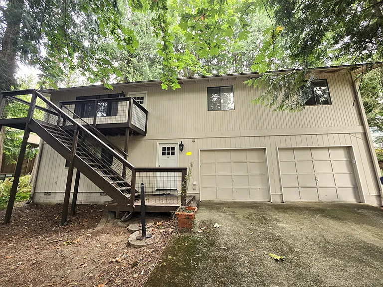 Aztec Dr NW — Photo 2