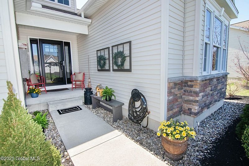 3rd image of 31 Somerset Drive