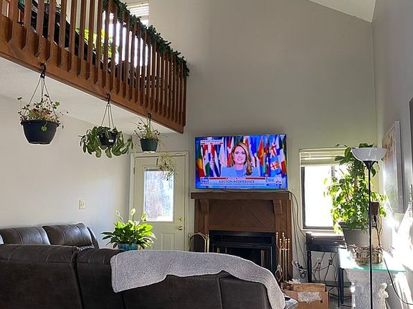 9734 Whippoorwill Ln