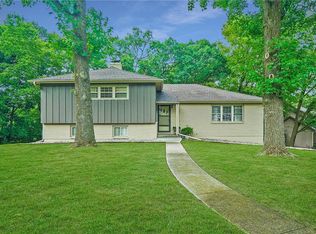 6241 NW Robinhood Ln, Kansas City, MO 64151