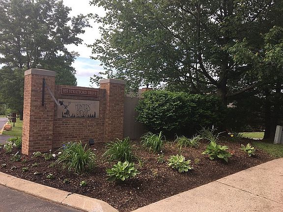 Hunter's Ridge entrance