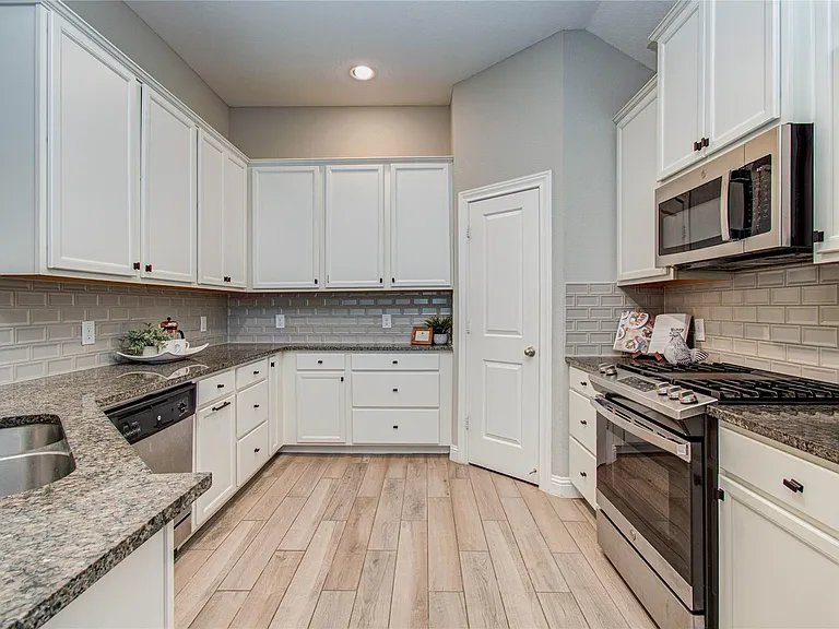 19029 Villa Ln — Photo 20