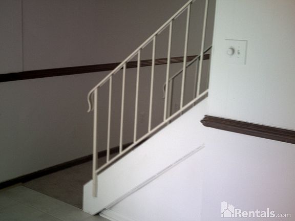 4th image of 224 Knightsmanor Ct