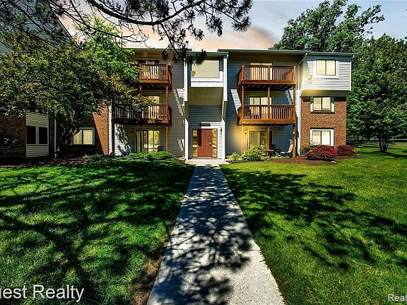 2nd image of 30028 W Twelve Mile Rd Unit 27