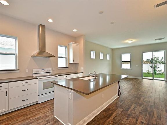 4th image of 958 Molly Cir