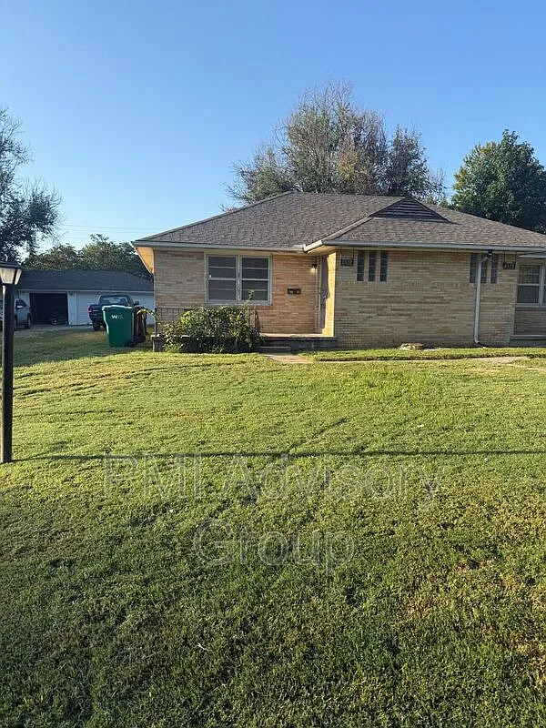 2 bed, 1.0 bath, 1119 sqft, $1,020 — Photo 2