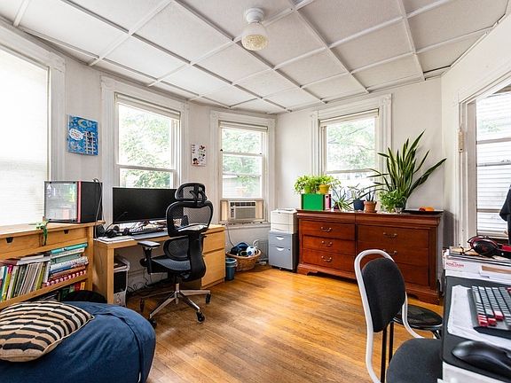 4th image of 111 Belmont St