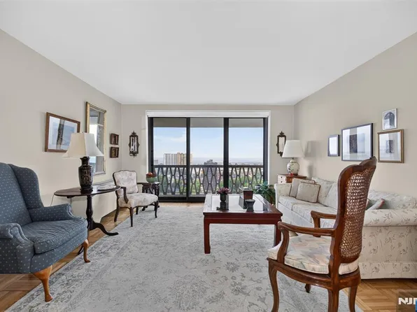 2100 Linwood Ave APT 19B, Fort Lee, NJ 07024