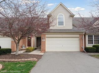 5437 Elmhurst Dr #62, Trenton, MI 48183