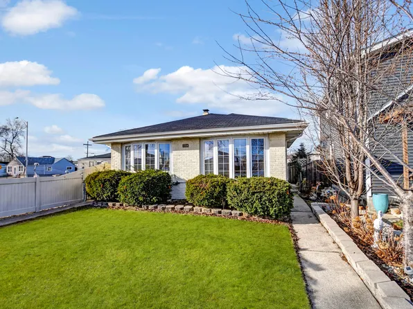 7754 S McVicker Ave, Burbank, IL 60459