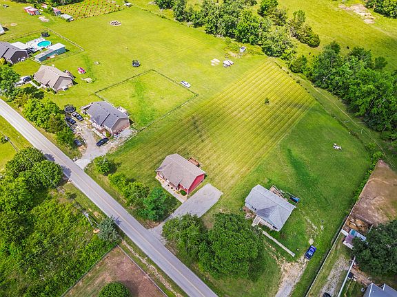 3rd image of 574 Keytown Rd
