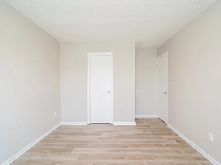 8336 Country Creek Dr — Photo 14