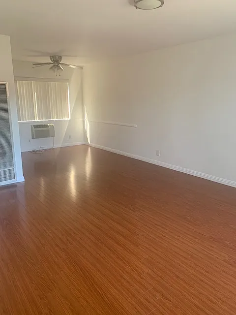 2126 Montrose Ave #3