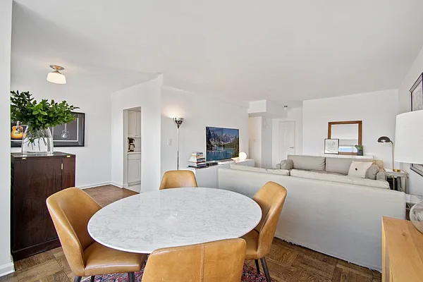 Sold by HomeDax Real Estate | media 12